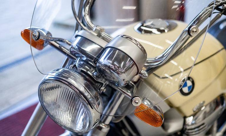 la moto « la moins désirée » de bmw revient par la grande porte 26 ans plus tard, ce r850 c quasi neuve pourrait valoir bien plus que prévu 7