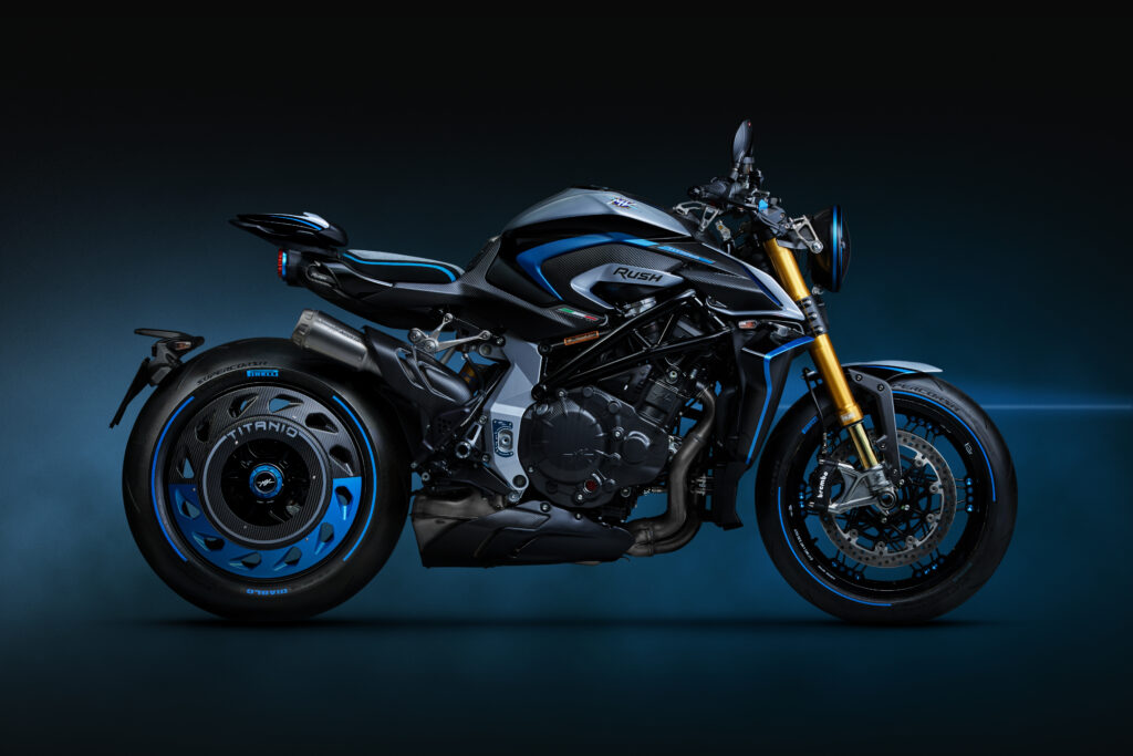 mv agusta sort la grosse artillerie la rush titanio mêle moteur de 1 000 cm³, pièces en titane partout et fibres de carbone pour une série ultra limitée à 300 motos 1