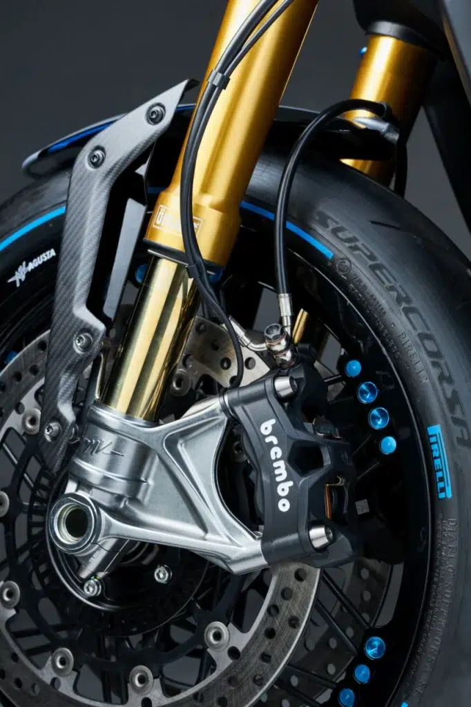 mv agusta sort la grosse artillerie la rush titanio mêle moteur de 1 000 cm³, pièces en titane partout et fibres de carbone pour une série ultra limitée à 300 motos 14