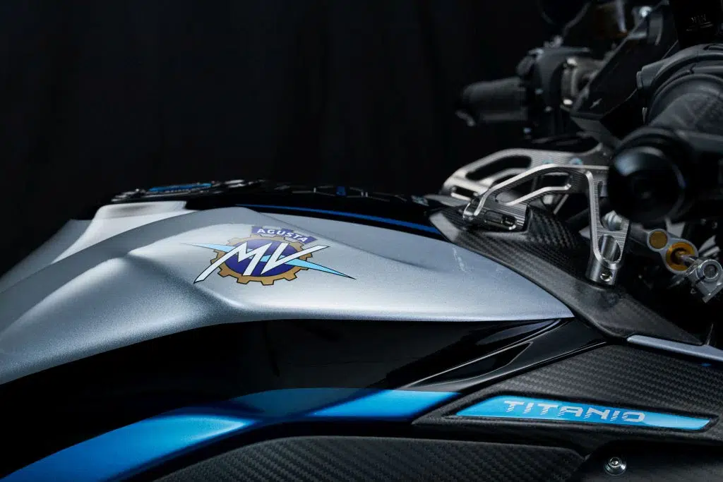 mv agusta sort la grosse artillerie la rush titanio mêle moteur de 1 000 cm³, pièces en titane partout et fibres de carbone pour une série ultra limitée à 300 motos 2