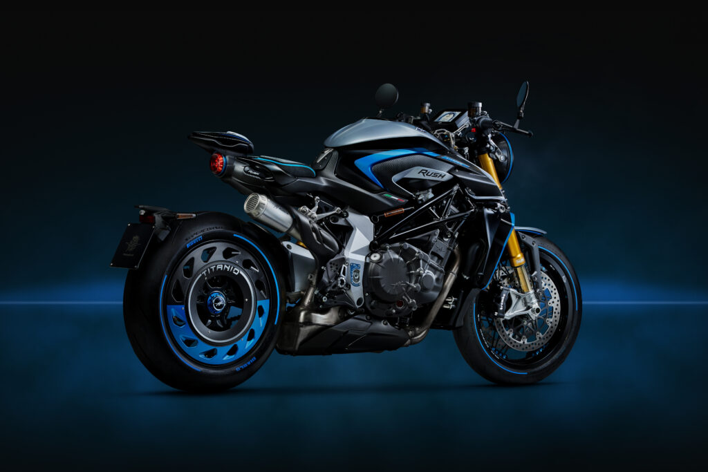 mv agusta sort la grosse artillerie la rush titanio mêle moteur de 1 000 cm³, pièces en titane partout et fibres de carbone pour une série ultra limitée à 300 motos 3