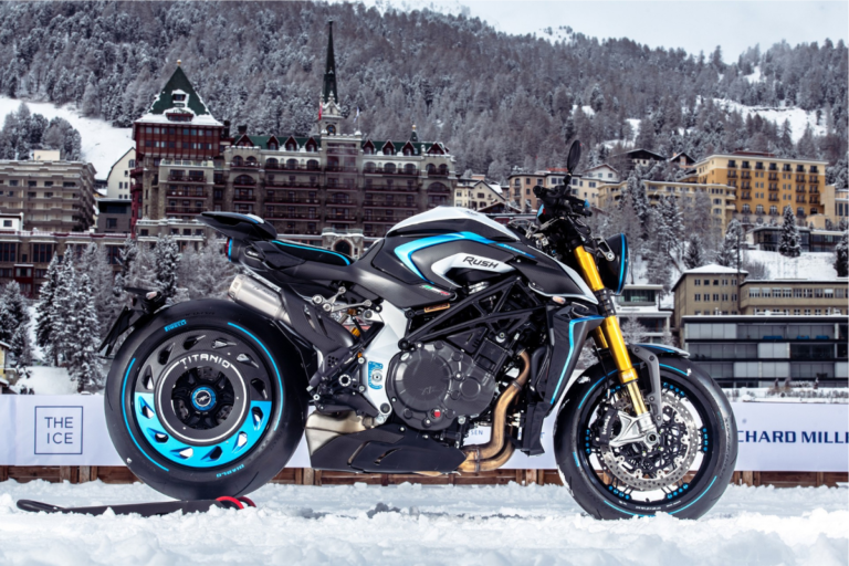 mv agusta sort la grosse artillerie la rush titanio mêle moteur de 1 000 cm³, pièces en titane partout et fibres de carbone pour une série ultra limitée à 300 motos