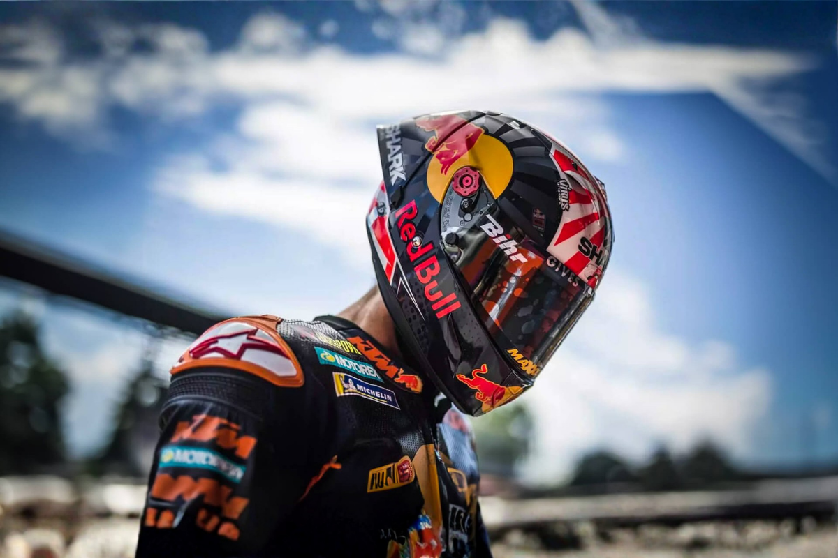 quatre pilotes motogp pris au piège des nouvelles règles fim comment un simple casque non homologué peut gâcher le début de saison de bagnaia, bastianini, moreira et aldeguer