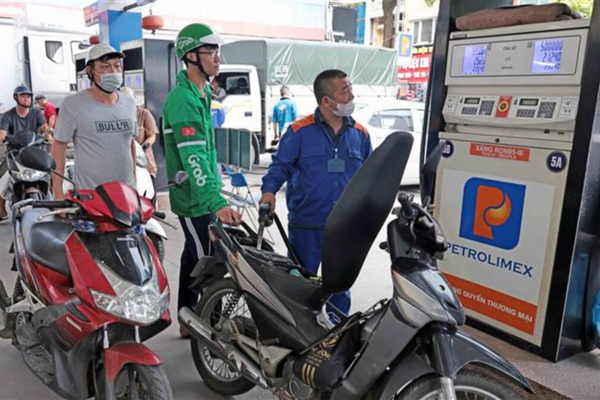 tokyo vient de faire ce que même l’europe n’a pas osé les motos essence sont interdites à la vente, et les meilleurs modèles du monde sont les premières sacrifiées