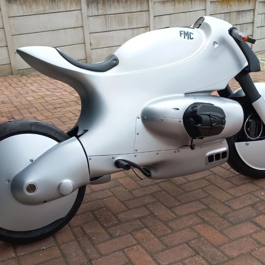 une moto ou un avion cette « storm » à 25 000 € et basée sur une bmw semble prête à prendre son envol 12