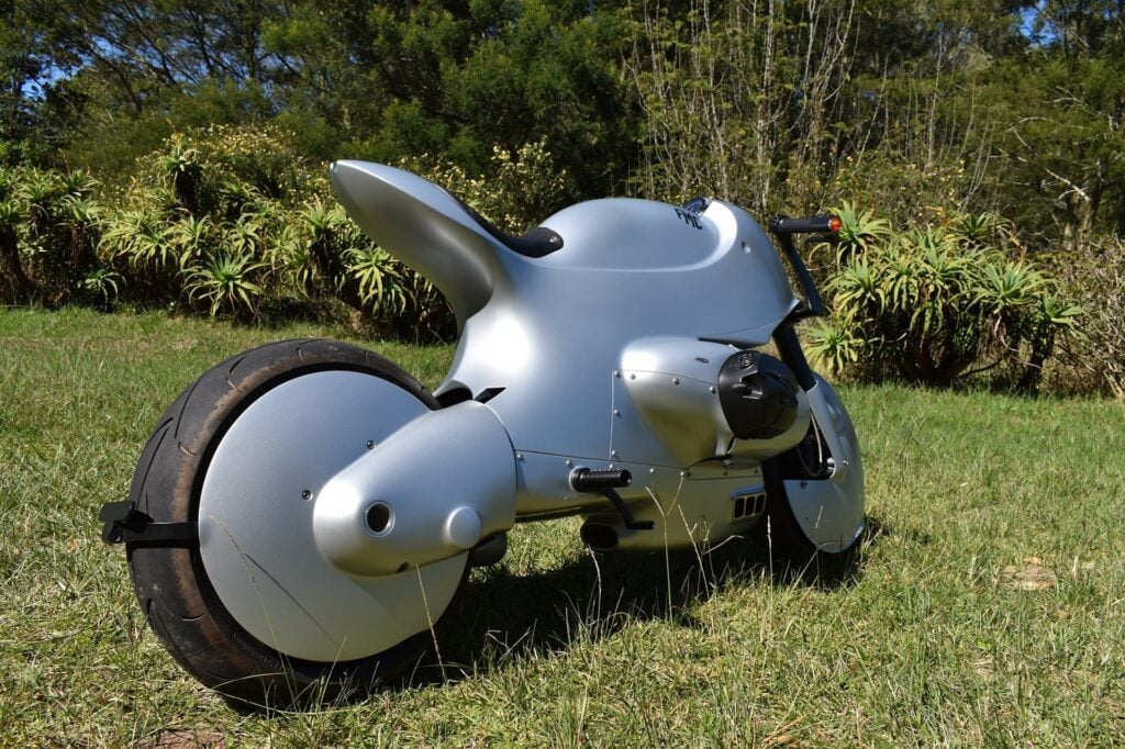 une moto ou un avion cette « storm » à 25 000 € et basée sur une bmw semble prête à prendre son envol 14