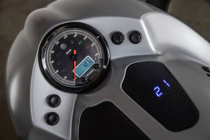 une moto ou un avion cette « storm » à 25 000 € et basée sur une bmw semble prête à prendre son envol 8