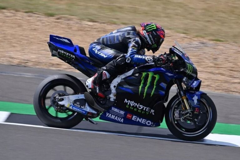 yamaha affole le paddock sa nouvelle motogp v4 jugée trop dangereuse pour rouler, et ce sont les pilotes qui encaissent le risque