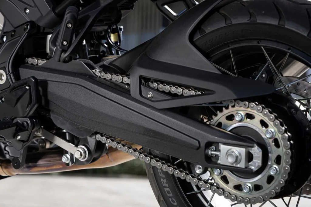 129 ch, radar angle mort, brembo, caméra intégrée la moto morini x cape 1200 débarque et ça devrait inquiéter honda et bmw 16