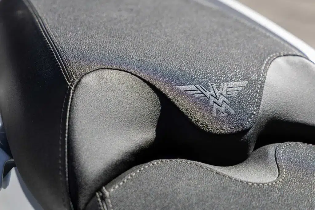 129 ch, radar angle mort, brembo, caméra intégrée la moto morini x cape 1200 débarque et ça devrait inquiéter honda et bmw 19