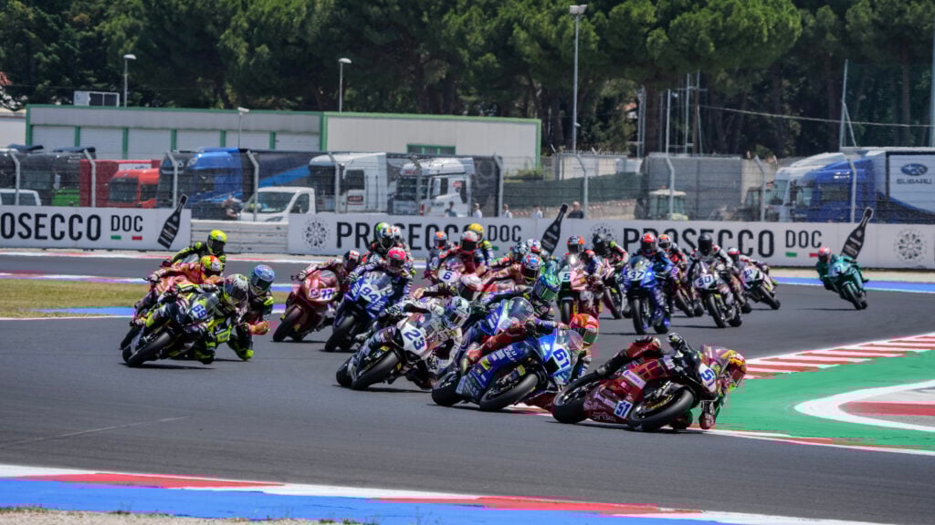 53760 r6 jdr wsbk action