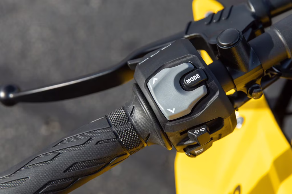 83 ch, 67 mpg et 9 699 € la suzuki gsx 8r 776cc fait ce que yamaha et honda n'ont pas réussi à faire dans ce segment 13