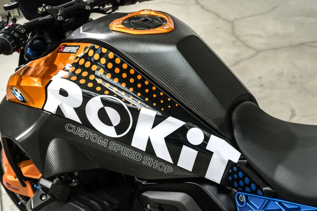 bmw ressuscite l’esprit daytona la nouvelle r1300 r superhooligan rend un hommage dément à la mythique r90 s de steve mclaughlin 11