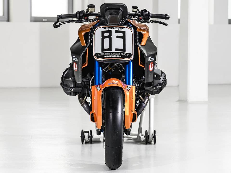 bmw ressuscite l’esprit daytona la nouvelle r1300 r superhooligan rend un hommage dément à la mythique r90 s de steve mclaughlin 6