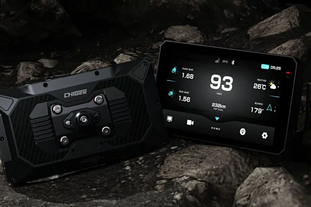 carplay, android auto, sos automatique, suivi 4g et gopro sur le même écran 6 pouces le chigee aio 6 arrive à 519 € et change ce qu'on peut mettre sur un guidon 2