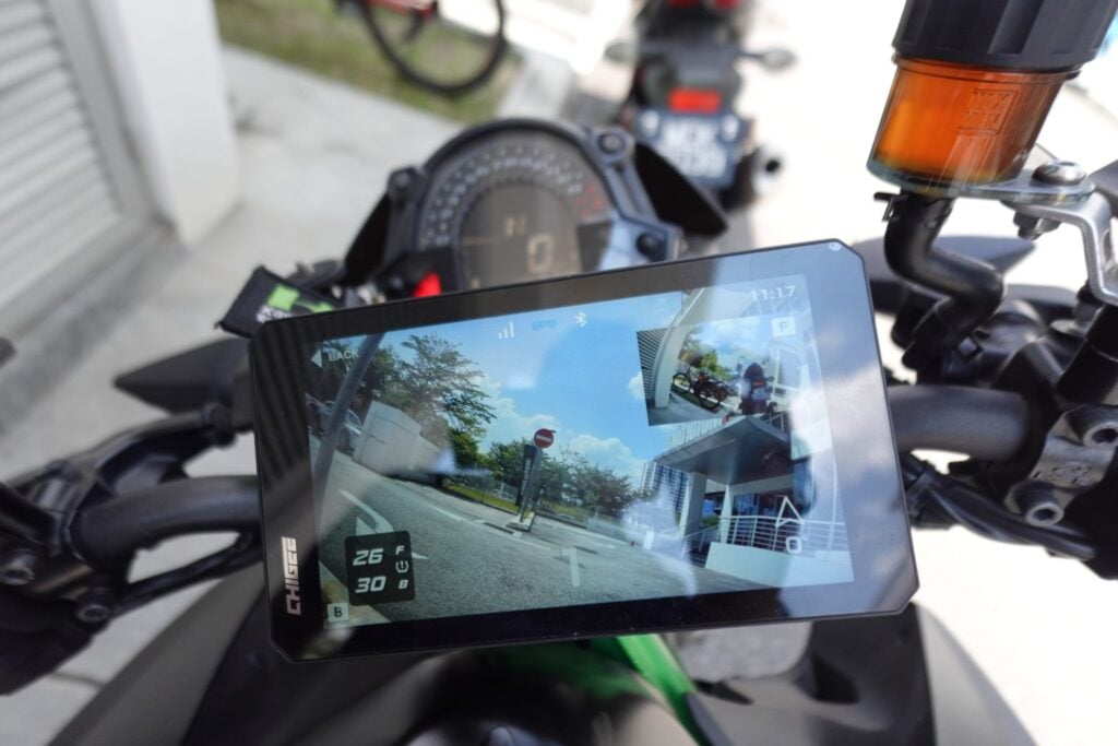 carplay, android auto, sos automatique, suivi 4g et gopro sur le même écran 6 pouces le chigee aio 6 arrive à 519 € et change ce qu'on peut mettre sur un guidon 3