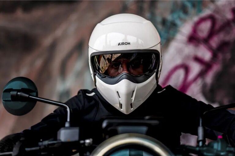 ce casque modulable airoh j110 est le plus étrange de l’année il se transforme en jet grâce à une mentonnière amovible