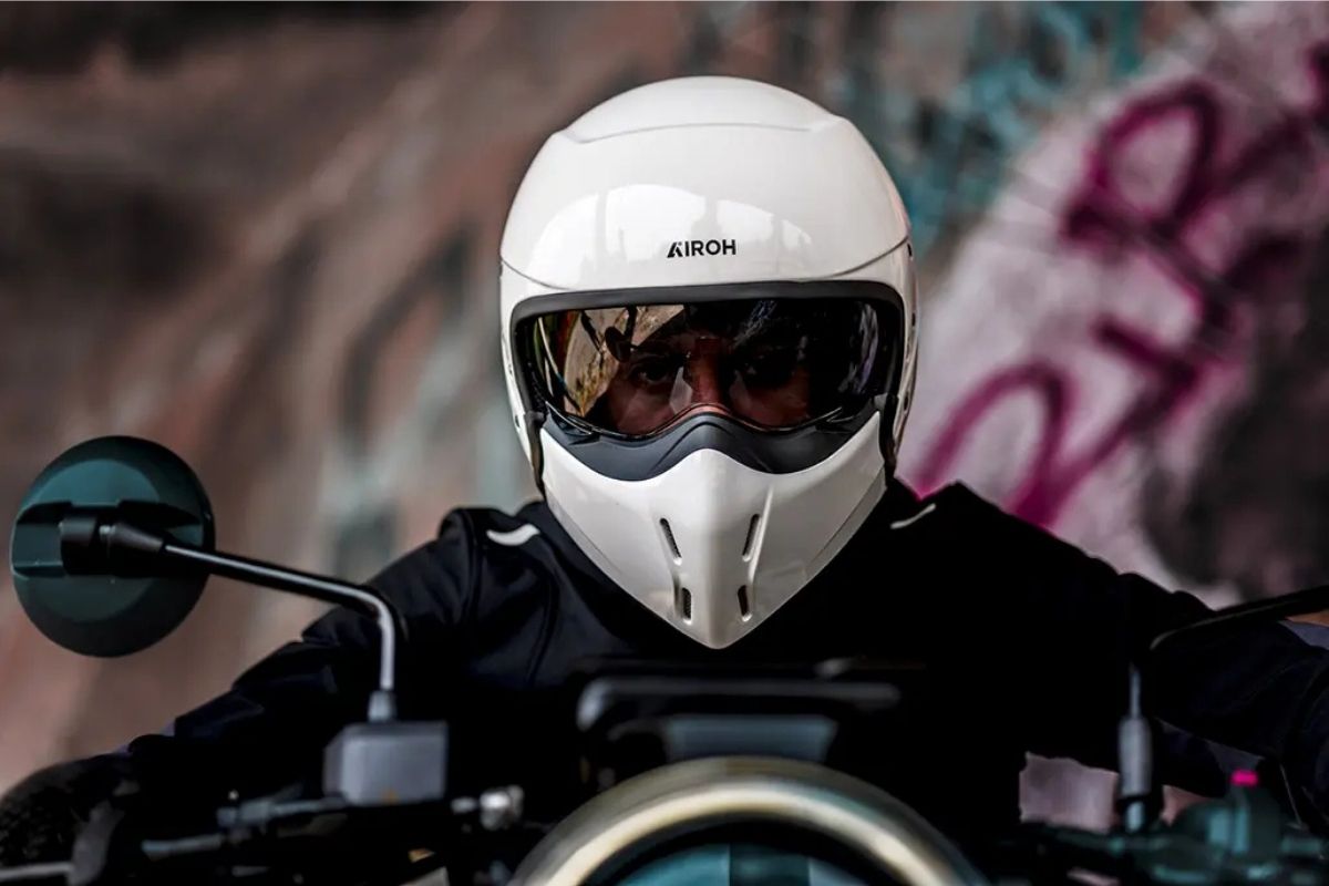 ce casque modulable airoh j110 est le plus étrange de l’année il se transforme en jet grâce à une mentonnière amovible