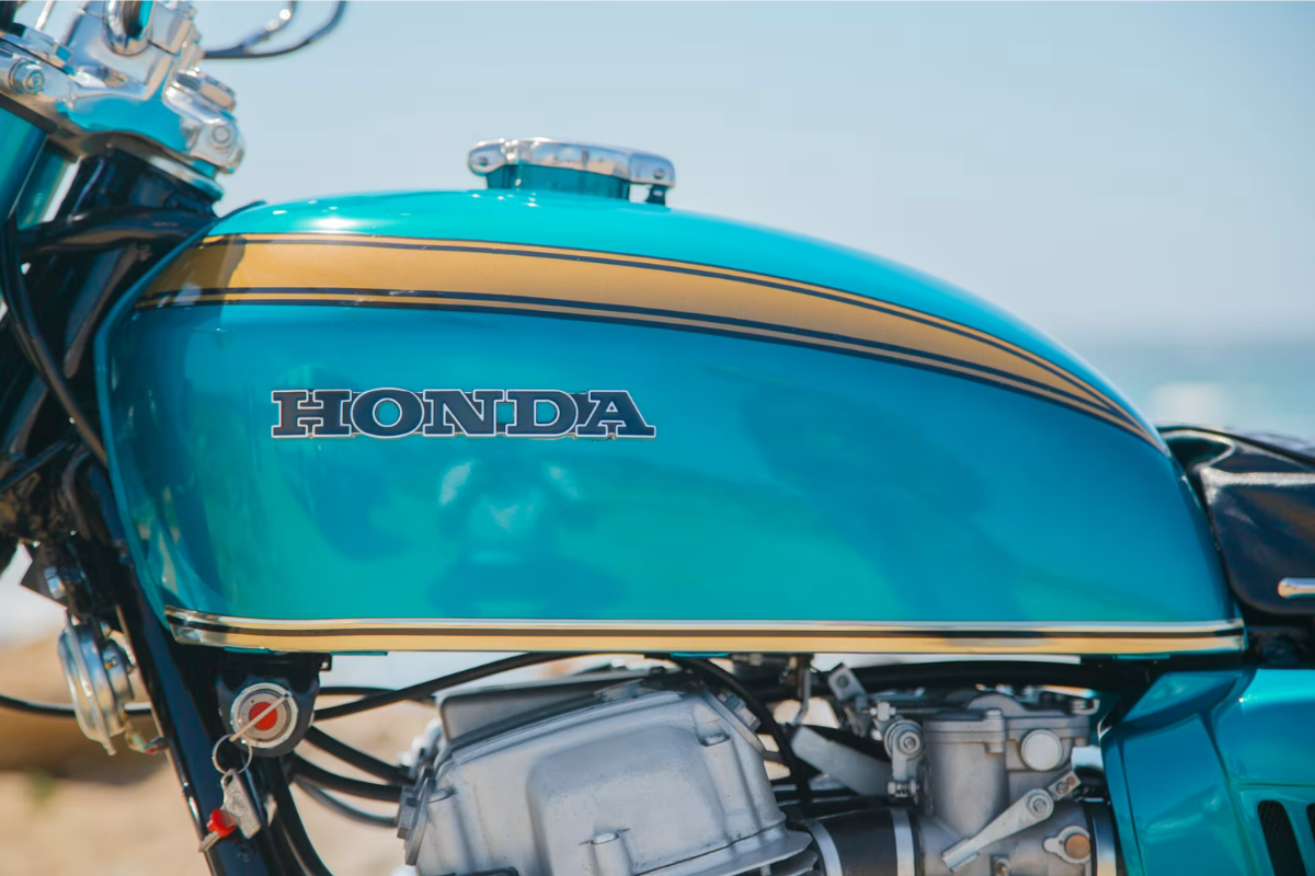 cette honda cb750 unique au monde s’est vendue 313 500 $ à las vegas auriez vous préféré une maison ou ce prototype signé soichiro honda