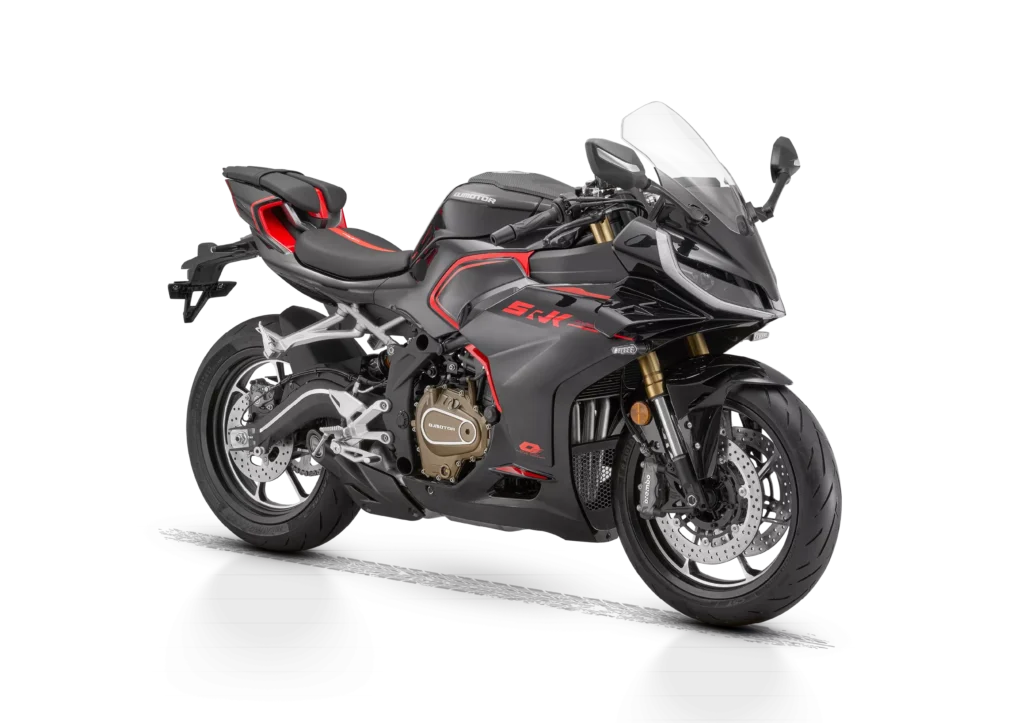 cette nouvelle qjmotor vient défier la kawasaki zx 4rr avec un 4 cylindres de 76 ch, un look “mecha” agressif et un prix cassé 15