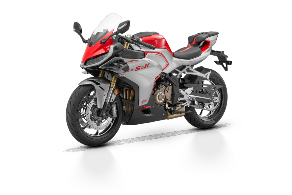 cette nouvelle qjmotor vient défier la kawasaki zx 4rr avec un 4 cylindres de 76 ch, un look “mecha” agressif et un prix cassé 2