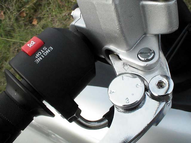 cfmoto v3 la moto scooter chinoise la plus étrange des années 2000 revient sur le devant de la scène 13