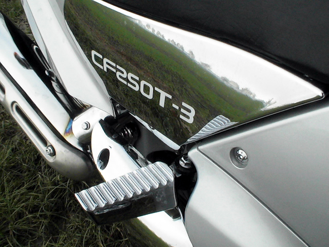 cfmoto v3 la moto scooter chinoise la plus étrange des années 2000 revient sur le devant de la scène 4