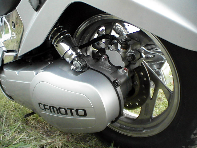 cfmoto v3 la moto scooter chinoise la plus étrange des années 2000 revient sur le devant de la scène 7