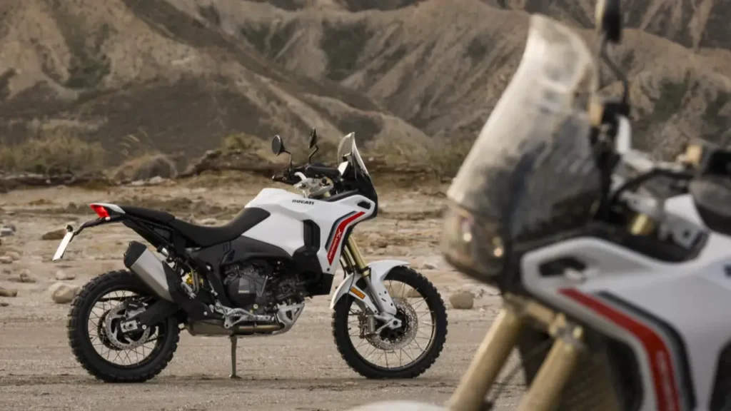 ducati lâche enfin sa nouvelle desertx v2 ce trail de 890 cm³ bourré d’électronique pourrait devenir la moto d’aventure que tous les ténéré et gs redoutent en 2026 10