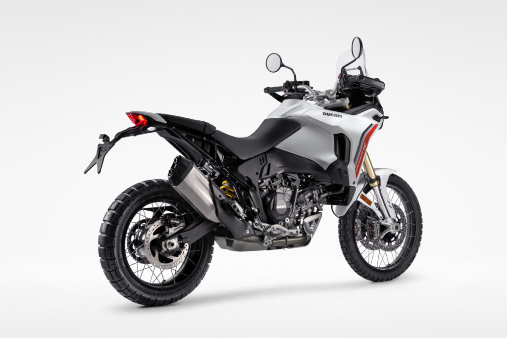 ducati lâche enfin sa nouvelle desertx v2 ce trail de 890 cm³ bourré d’électronique pourrait devenir la moto d’aventure que tous les ténéré et gs redoutent en 2026 4