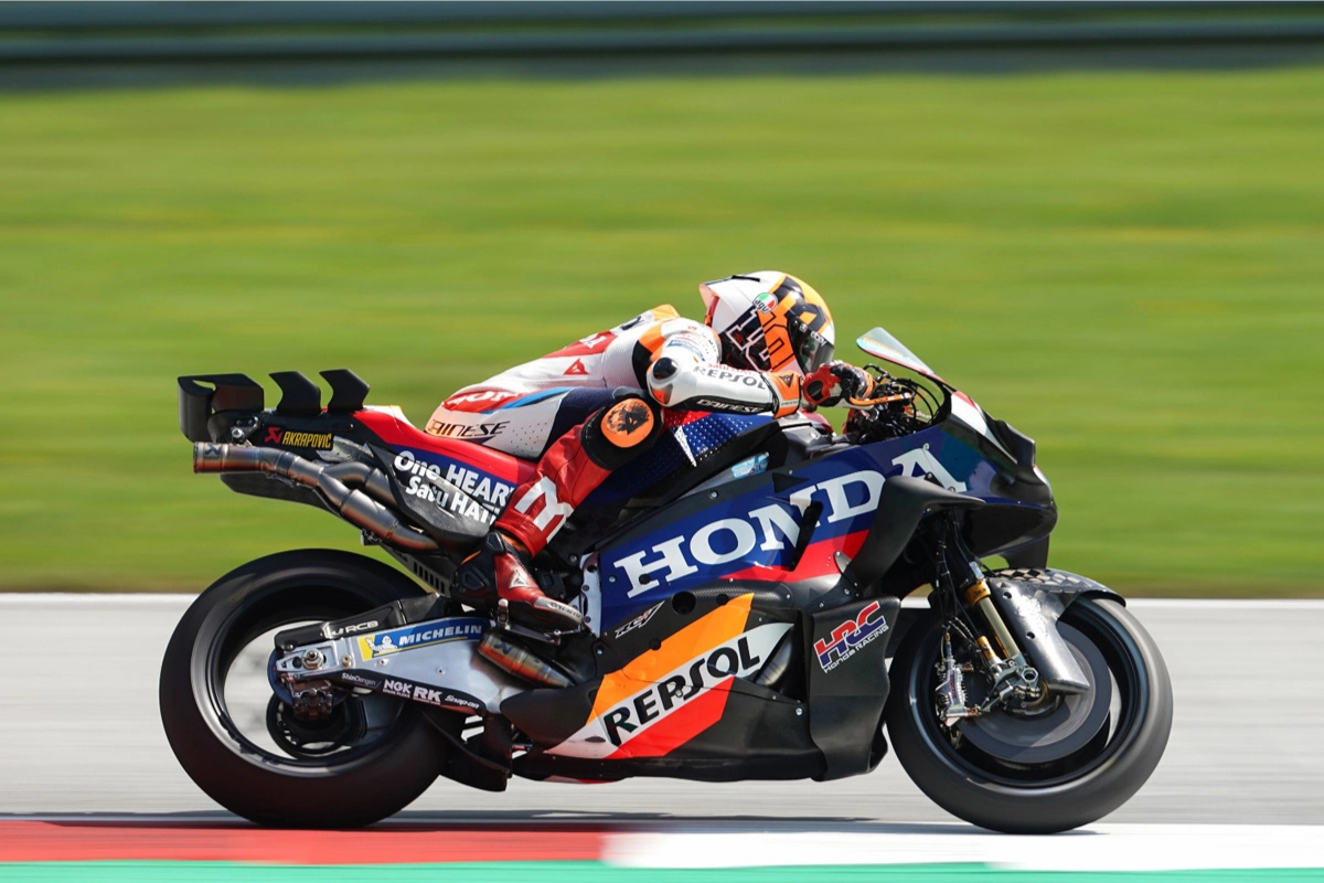 honda tenait le moteur le plus incroyable de l’histoire, un v5 dérivé de la rc211v et a préféré l’enterrer au lieu de l’installer dans une fireblade de route