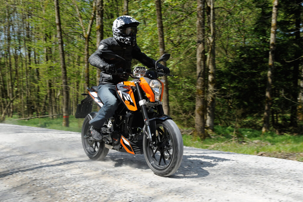 ktm offre désormais 4 ans de garantie sur toutes ses motos 2025 pour écouler ses stocks un cadeau rassurant ou le signe que la crise est loin d’être terminée 2