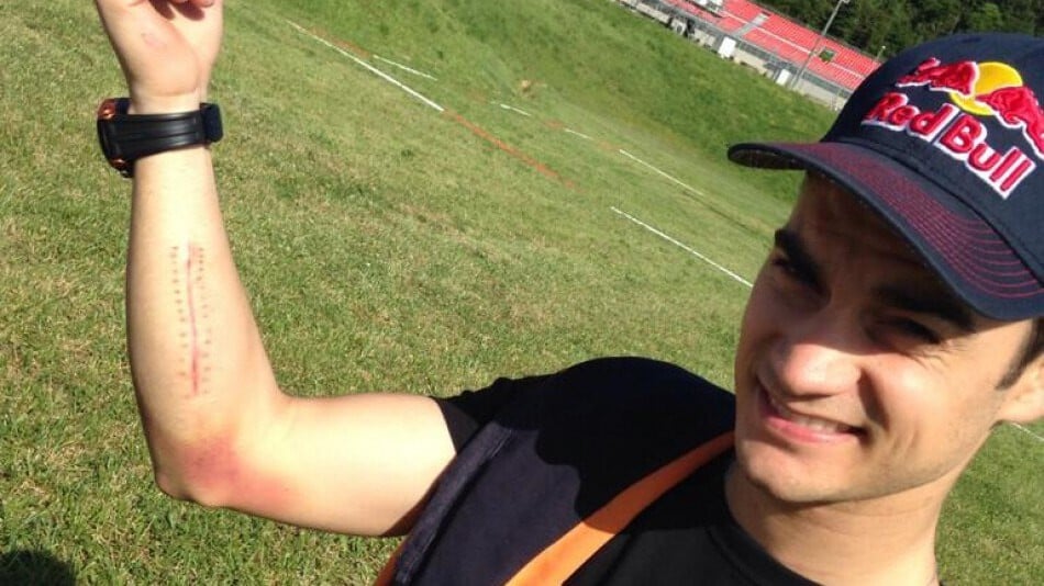 recalé sur le papier, devenu légende sur la piste comment dani pedrosa, le pilote trop fragile pour certains, est devenu la référence technique que même rossi et márquez respectent en silence 2