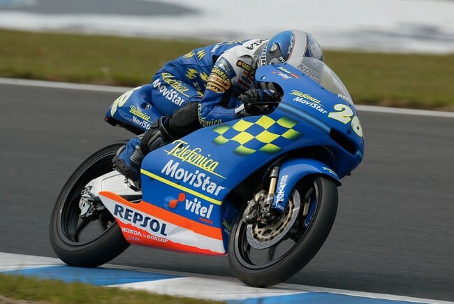 recalé sur le papier, devenu légende sur la piste comment dani pedrosa, le pilote trop fragile pour certains, est devenu la référence technique que même rossi et márquez respectent en silence 3