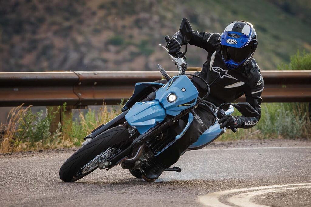 suzuki bat son record avec 2,2 millions de motos vendues en 2025 l'asie et l'amérique latine la propulsent 7ᵉ constructeur mondial pendant que l'europe peine à suivre 2