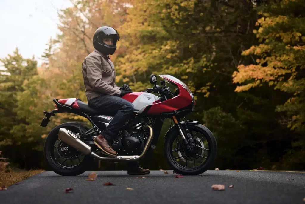 triumph sort l’artillerie lourde trident 800, trident 660, street triple rx et moto2 edition débarquent en concession le 14 mars pour bousculer tous les roadsters 1