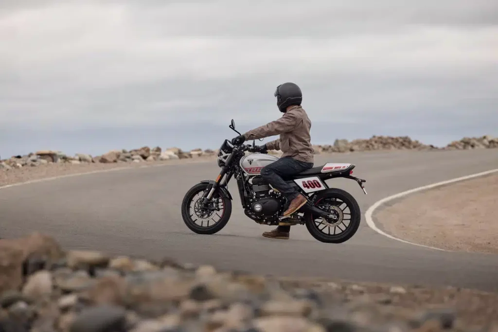 triumph sort l’artillerie lourde trident 800, trident 660, street triple rx et moto2 edition débarquent en concession le 14 mars pour bousculer tous les roadsters 2