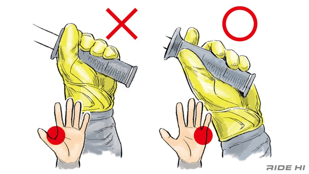 trop de motards pensent encore en 2026 que les douleurs dans les mains viennent de la moto le vrai problème est souvent l’angle du poignet 2