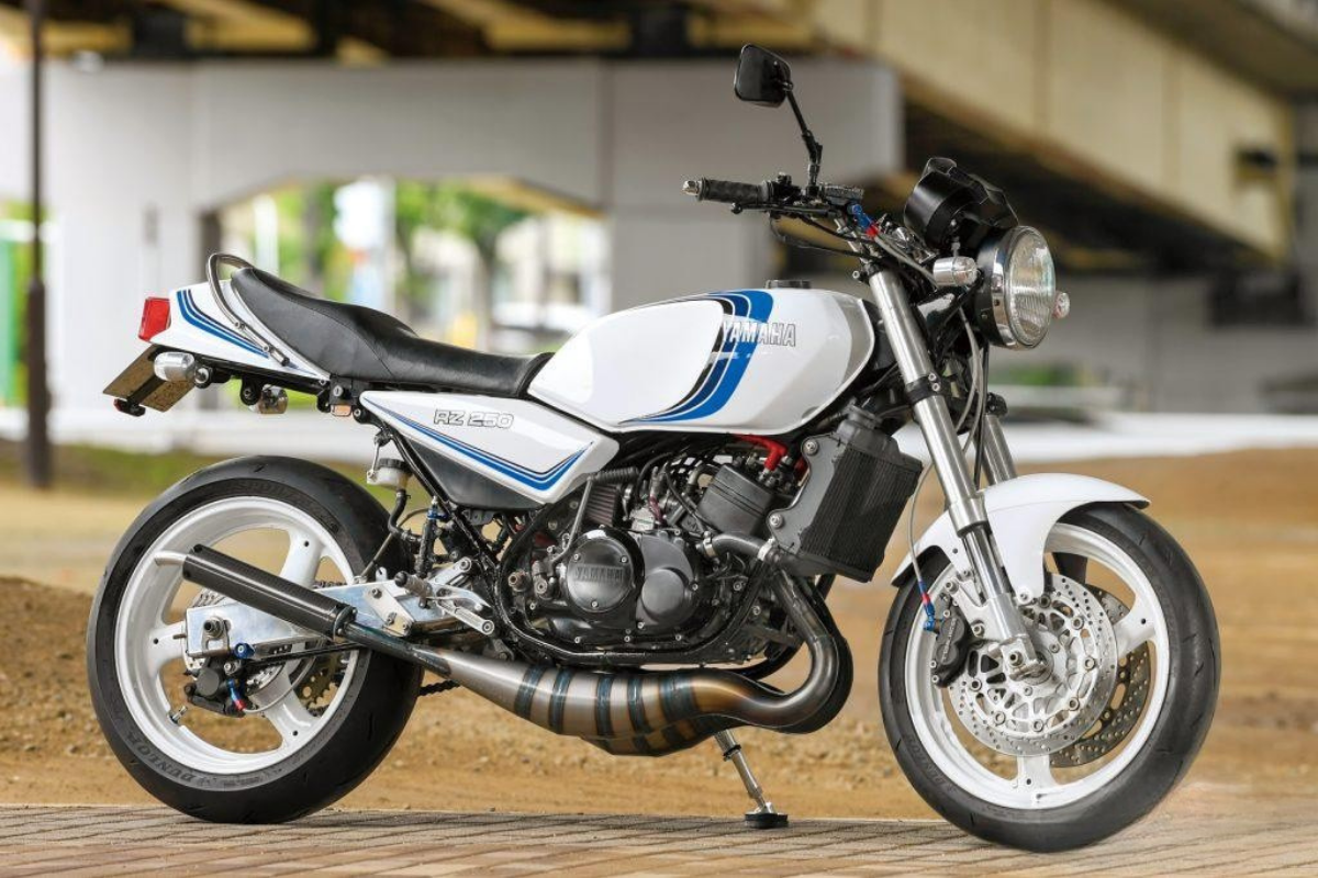 yamaha vient de ruiner le business des spéculateurs de pièces rz250 en remettant en production les carrosseries introuvables de ce deux temps mythique