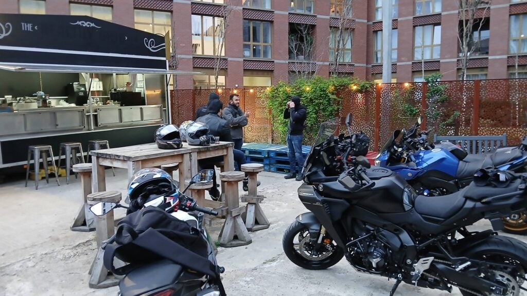 Des motards londoniens ont évité une augmentation de parking de 16 000 € par an avec une méthode insolite