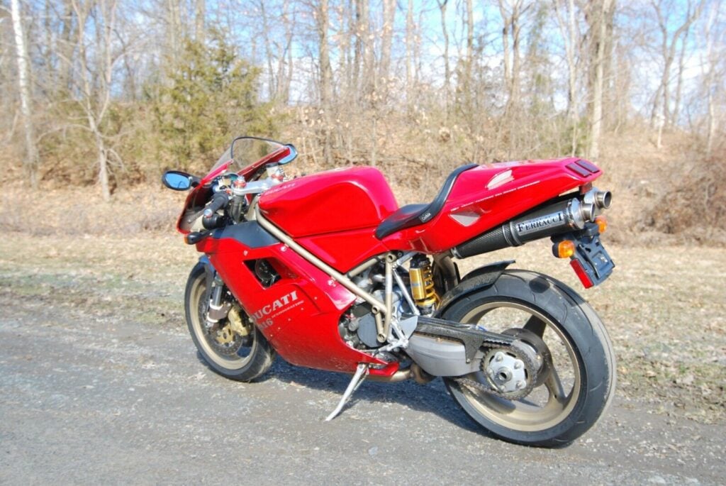 Le garage moto de Mike Tyson est encore plus violent que sa légende : Ducati 916 culte, Harley sur mesure et Honda mythique des années 90