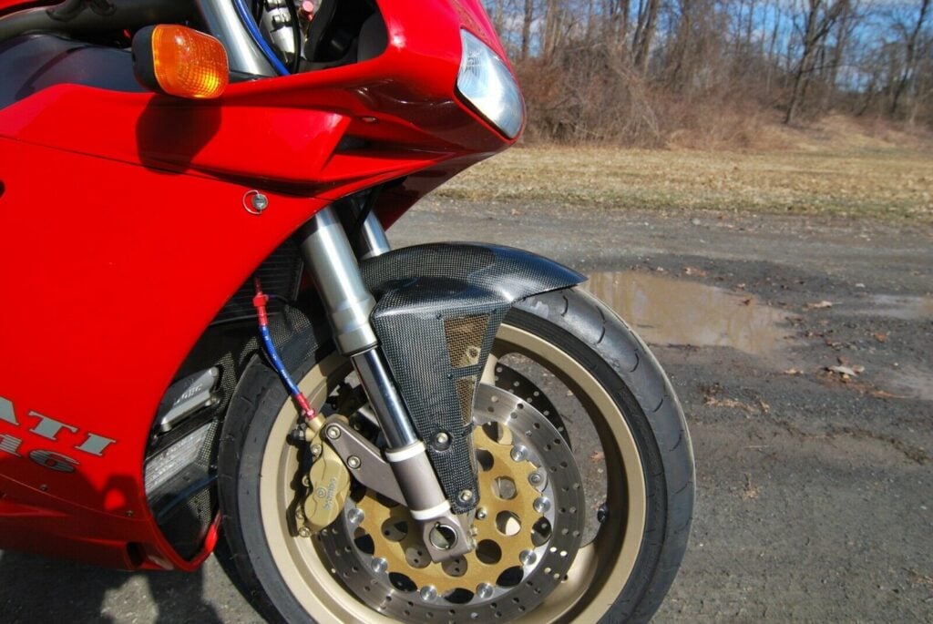 Le garage moto de Mike Tyson est encore plus violent que sa légende : Ducati 916 culte, Harley sur mesure et Honda mythique des années 90