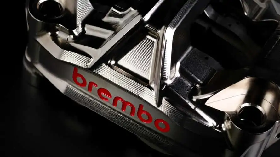 brembo vient d'adapter la technologie de freinage des hypercars sur une moto de série, et le résultat est insensé 10