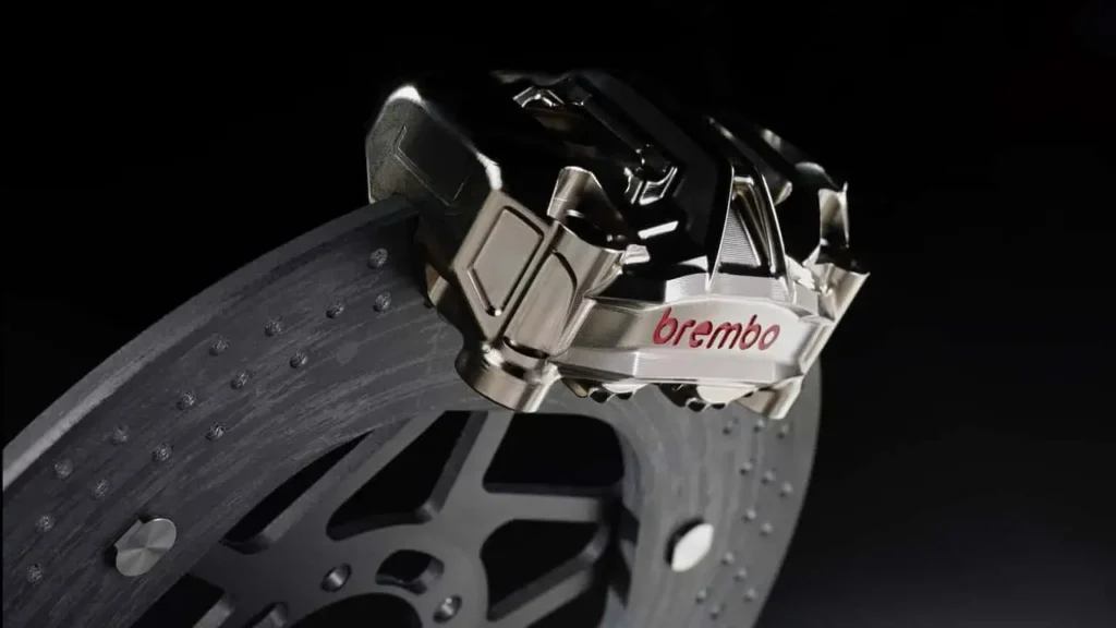 brembo vient d'adapter la technologie de freinage des hypercars sur une moto de série, et le résultat est insensé 8