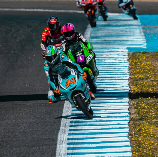 Máximo Quiles s’envole déjà vers le titre en Moto3, pendant que David Muñoz réussit à Jerez un retour presque inimaginable avec un podium après des mois d’enfer