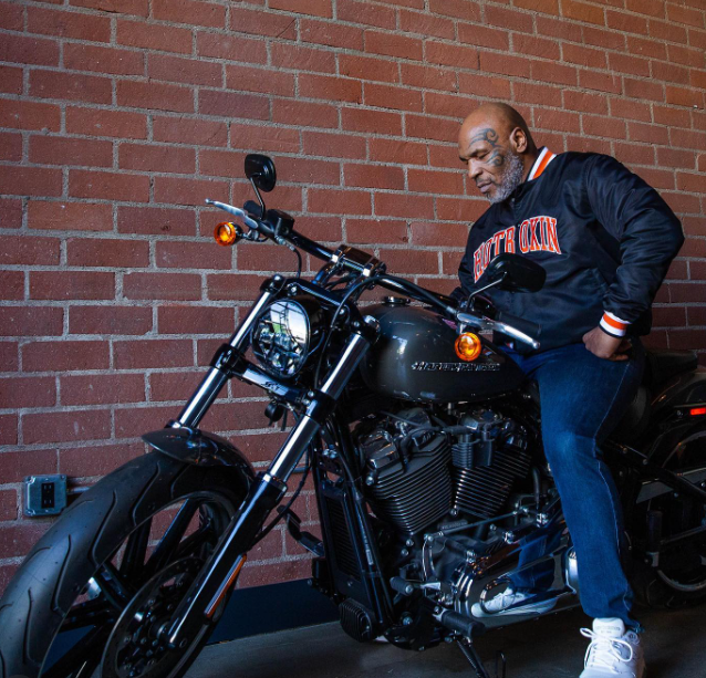 Le garage moto de Mike Tyson est encore plus violent que sa légende : Ducati 916 culte, Harley sur mesure et Honda mythique des années 90