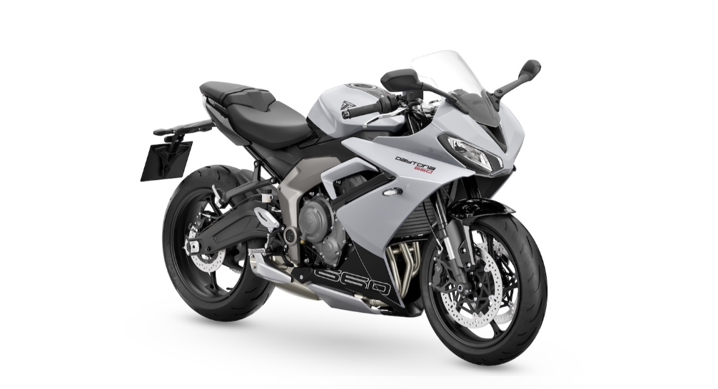 CFMoto s’attaque enfin au Tourist Trophy avec la 675SR-R, une sportive chinoise qui va devoir survivre à la course la plus mythique et la plus impitoyable du monde