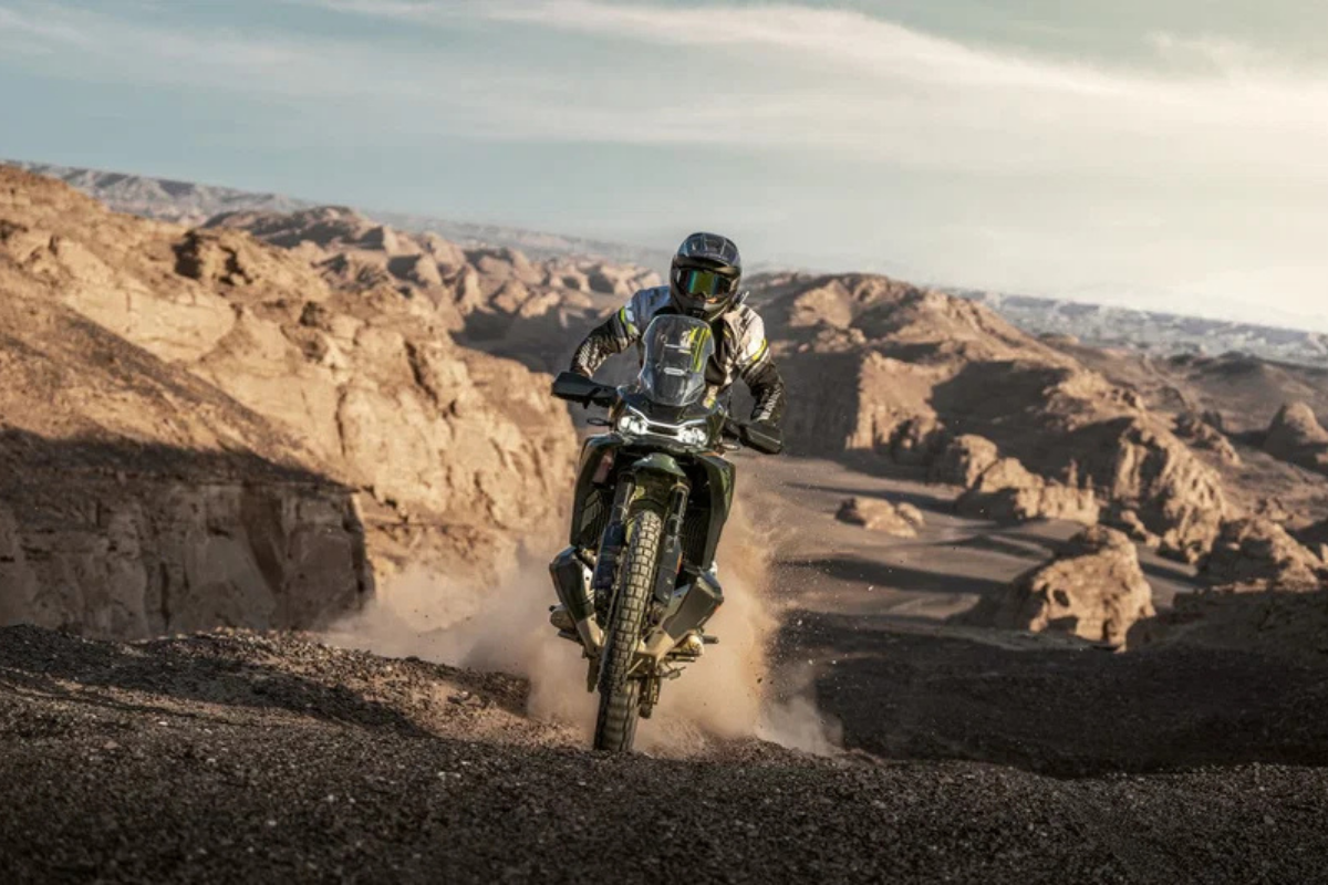 cfmoto lance l'ibex 950 à 12 000 euros avec le moteur 946cc et le cadre de la ktm 890 adventure avant que ktm annonce sa propre 990 adventure