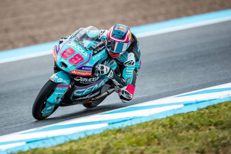 Máximo Quiles s’envole déjà vers le titre en Moto3, pendant que David Muñoz réussit à Jerez un retour presque inimaginable avec un podium après des mois d’enfer