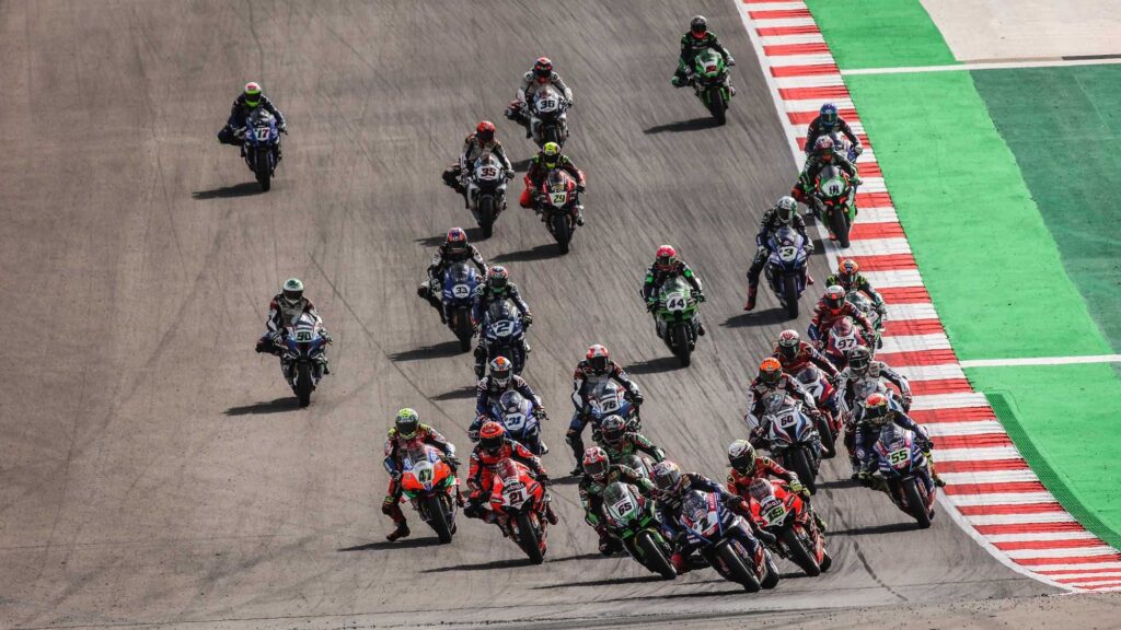 ducati a peut être tué tout le suspense du worldsbk à assen, la panigale v4 r a dominé sans partage pendant que honda et yamaha regardent ailleurs 1